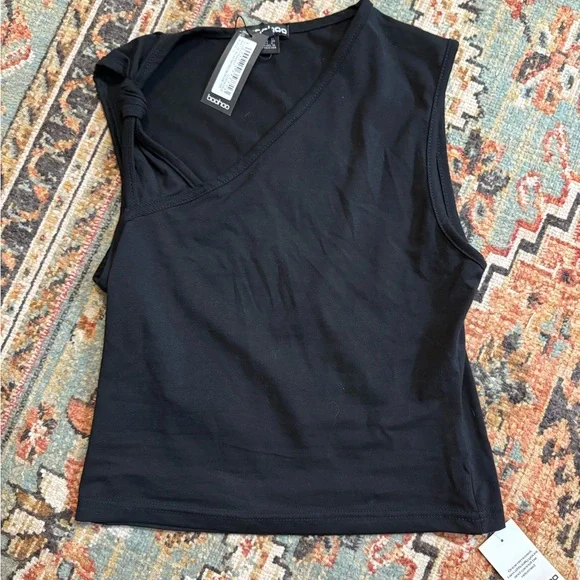 NWT Boohoo Asymmetrical Knot Tank Top - Picture 2 of 3